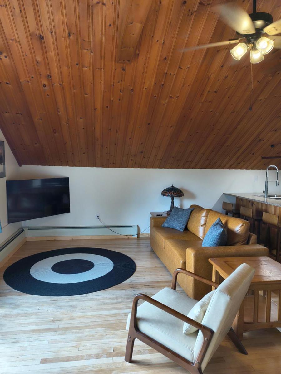 Sara Placid Inn & Suites - Housity
