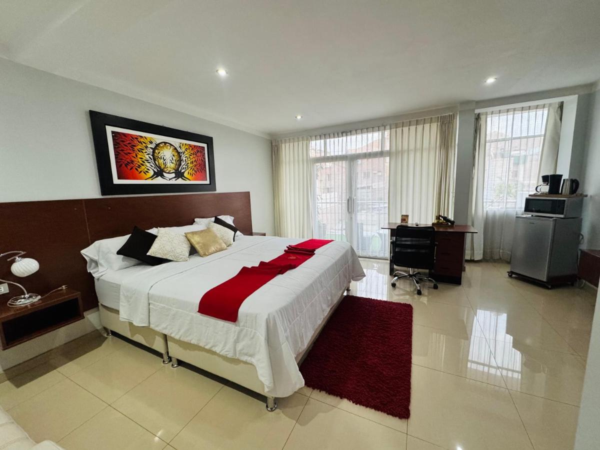 S & M Hotel - Housity