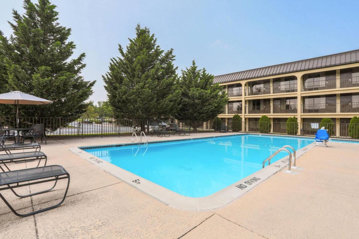 Days Inn by Wyndham Newark Wilmington - Housity