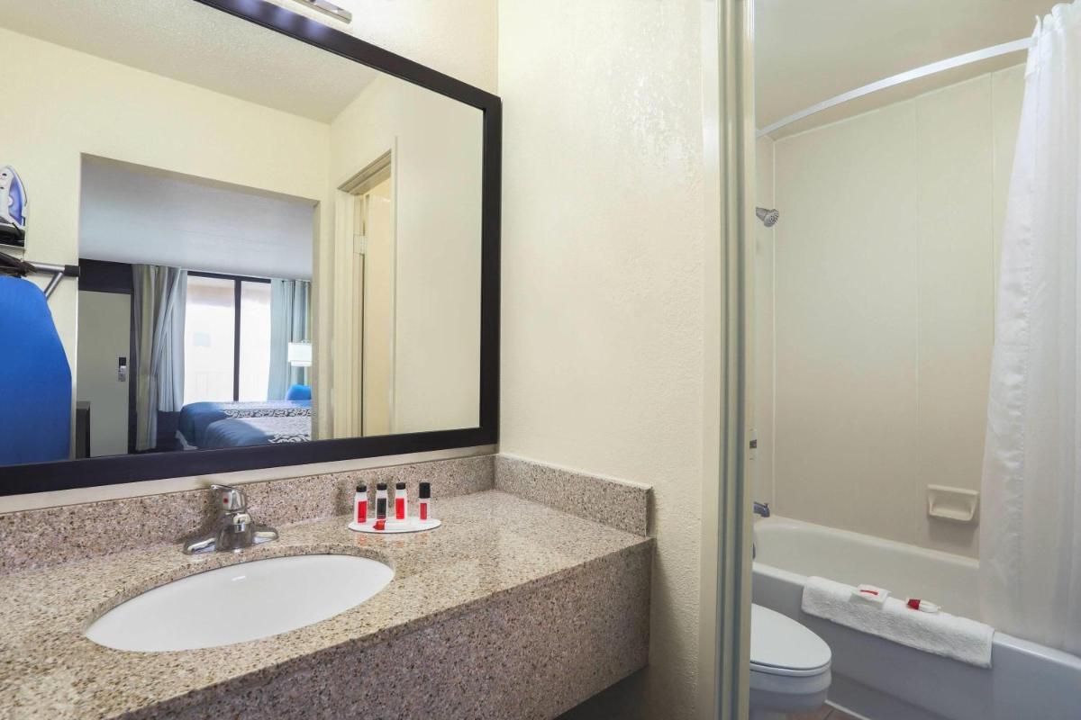 Days Inn by Wyndham Newark Wilmington - Housity