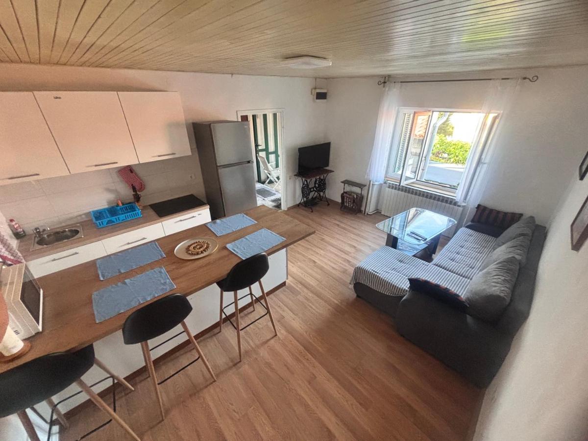Studio i Apartman Ema - Housity