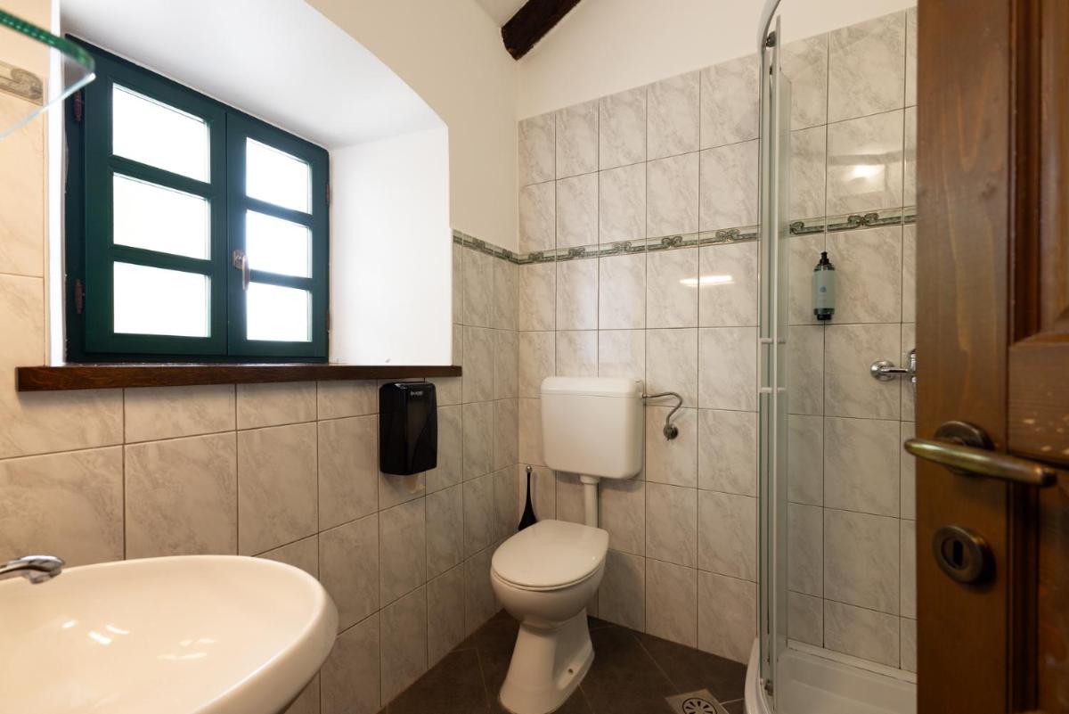 Hostel Škrla - Housity
