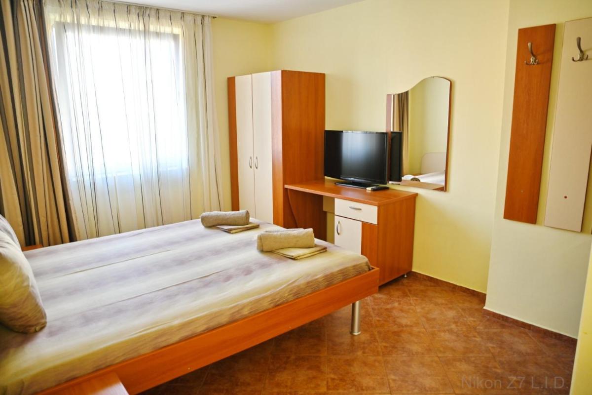 Zlatna Ribka - Housity