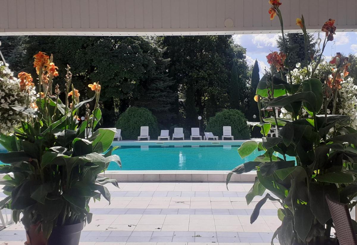 Hotel Ambasador Chojny - Housity