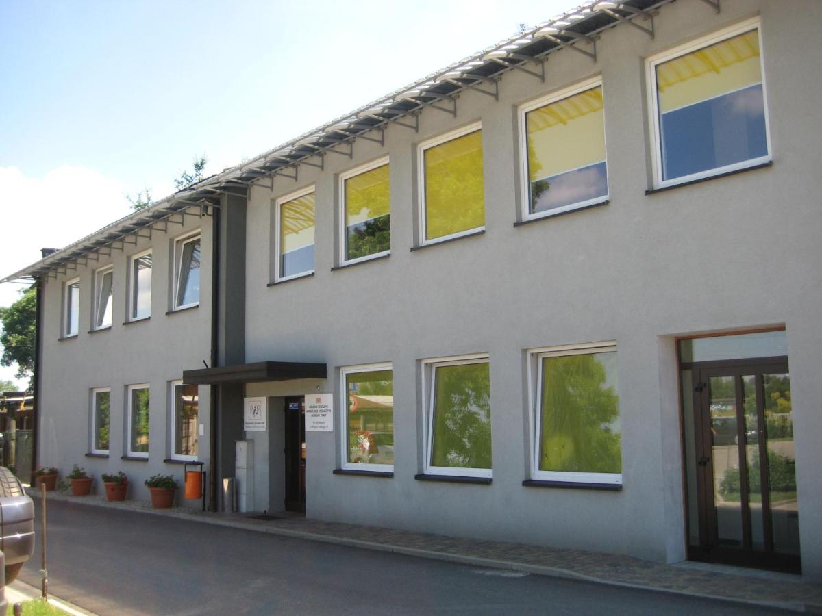 Baza noclegowa Mistral - Housity