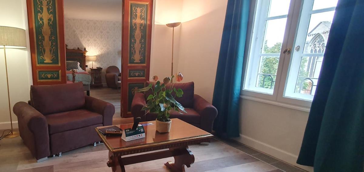 Coin salon dans l'établissement Demeures & Châteaux - Hôtel Greuze & Spa Tournus