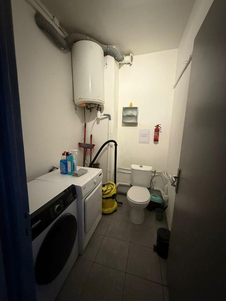 Cœur de ville au 1er 66M2, vu sur la place - Housity