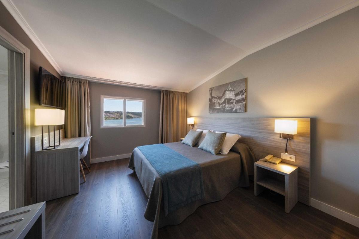 Hotel Combarro - Housity