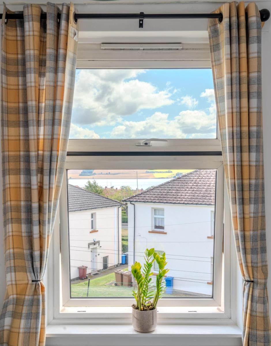 Dundee themed apartment with free parking - Housity