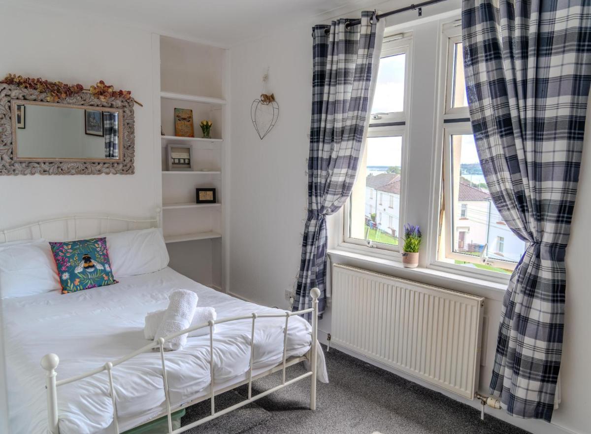Dundee themed apartment with free parking - Housity