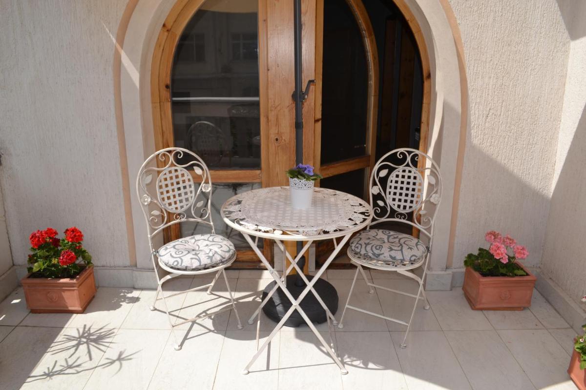 Apartment Secession Style - Housity
