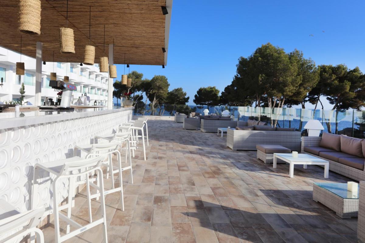 Imagen de la galería de Iberostar Selection Santa Eulalia Adults-Only Ibiza, en Santa Eulària des Riu