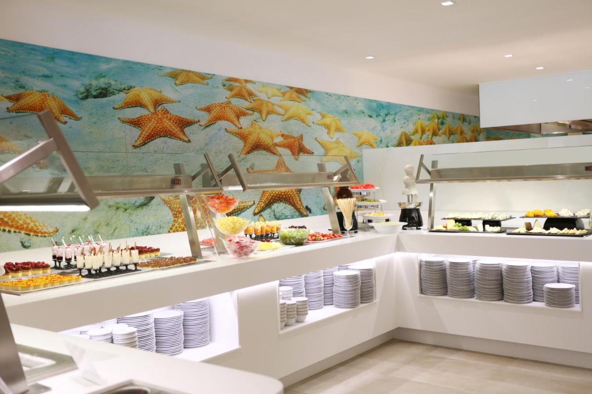 Comida en o cerca de este hotel