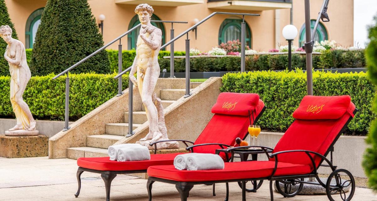 Ein Balkon oder eine Terrasse in der Unterkunft Victor's Residenz-Hotel Schloss Berg