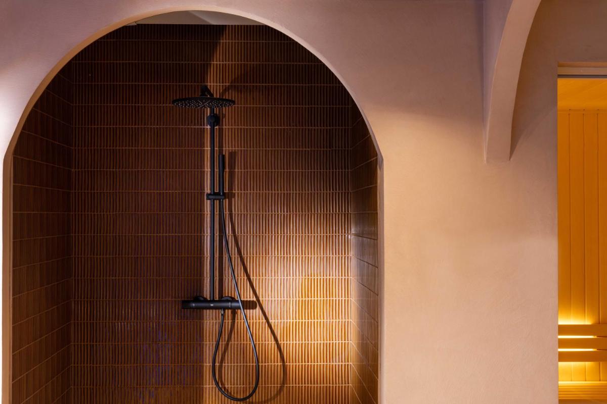 Salle de bains dans l'établissement Belinda Hôtel & Spa