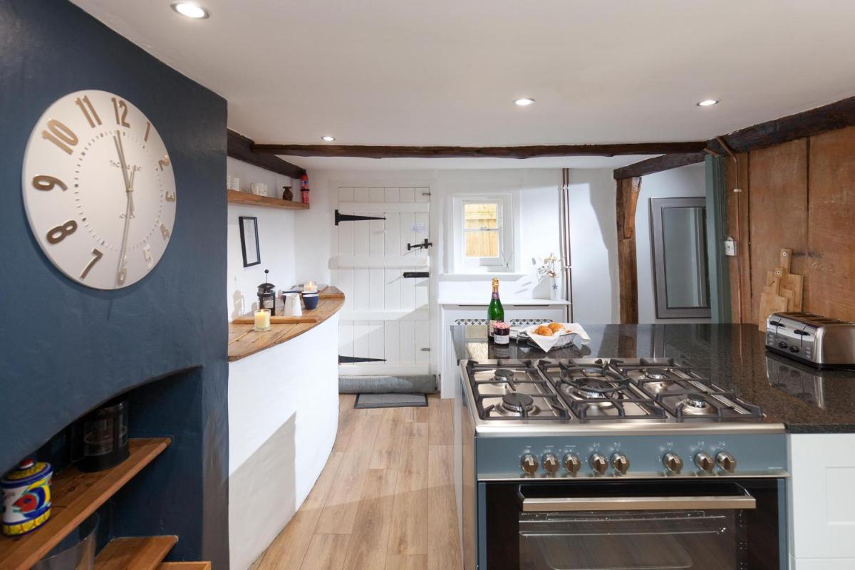 Hurst cottage, a cosy 2 bed cottage in Dorset - Housity