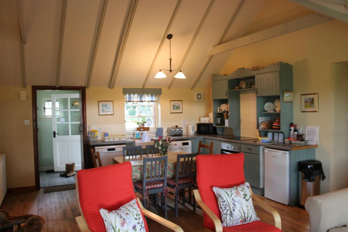St Brandon House Country Cottages - Housity