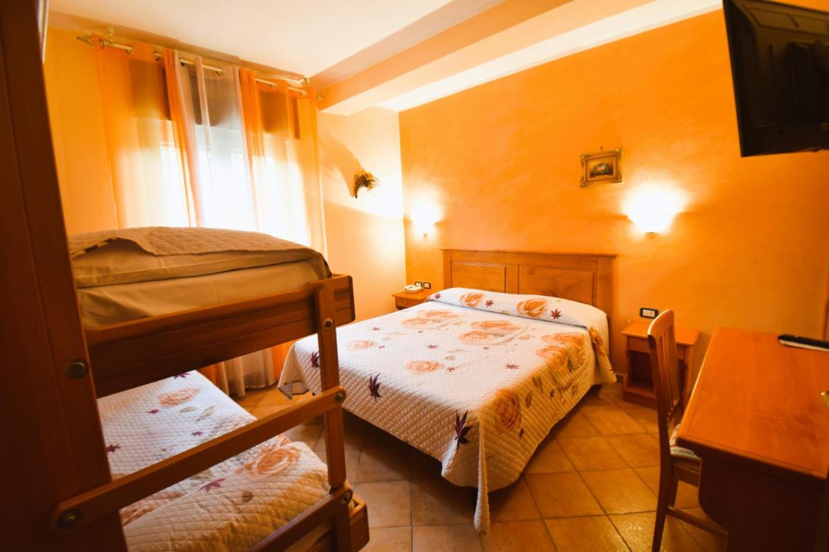 Hotel LA LOGGIA - Housity