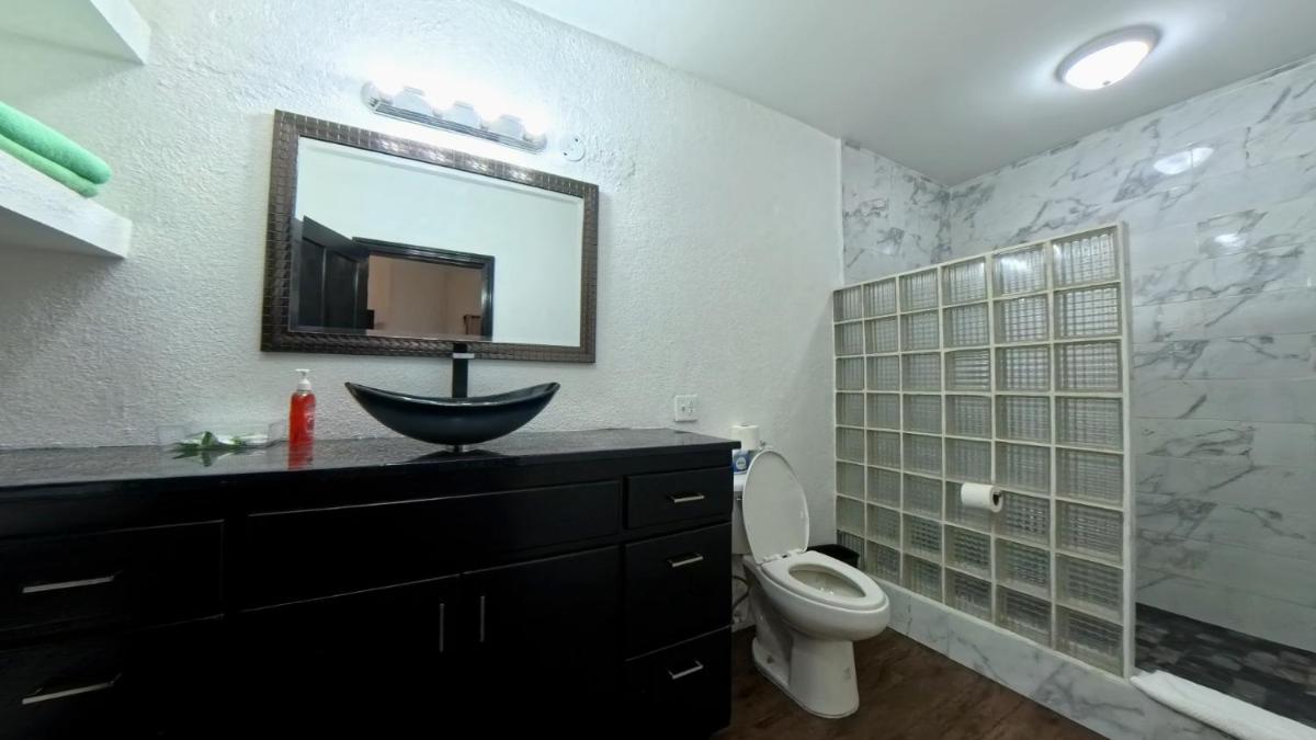 West End Dive Resort - Hizvo