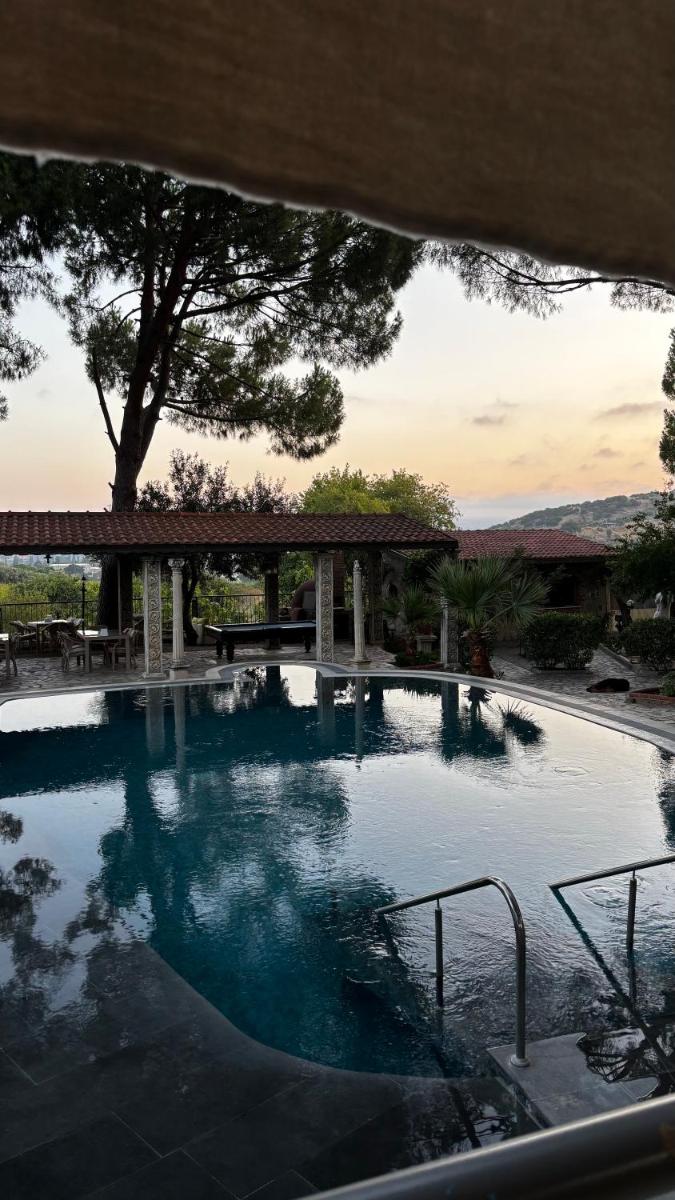 Atillas Getaway - Housity
