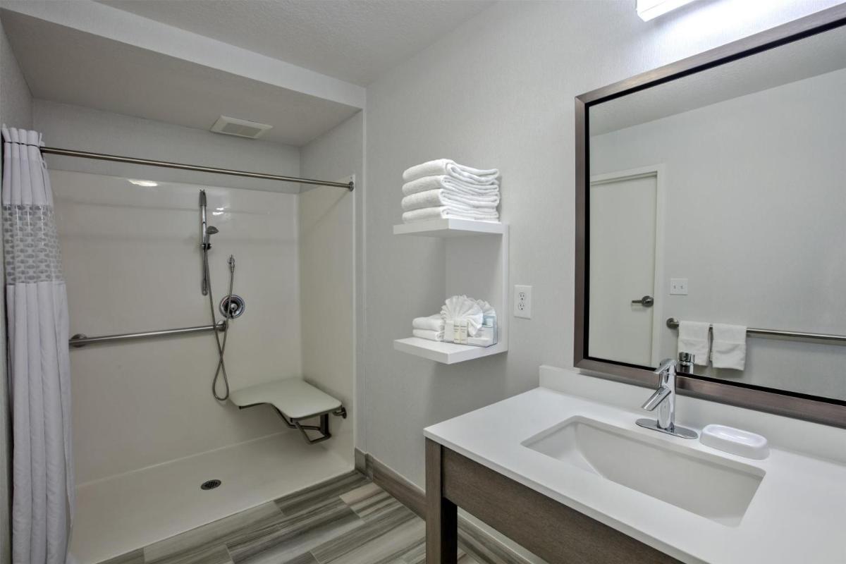 Hampton Inn & Suites Hermosa Beach - Housity