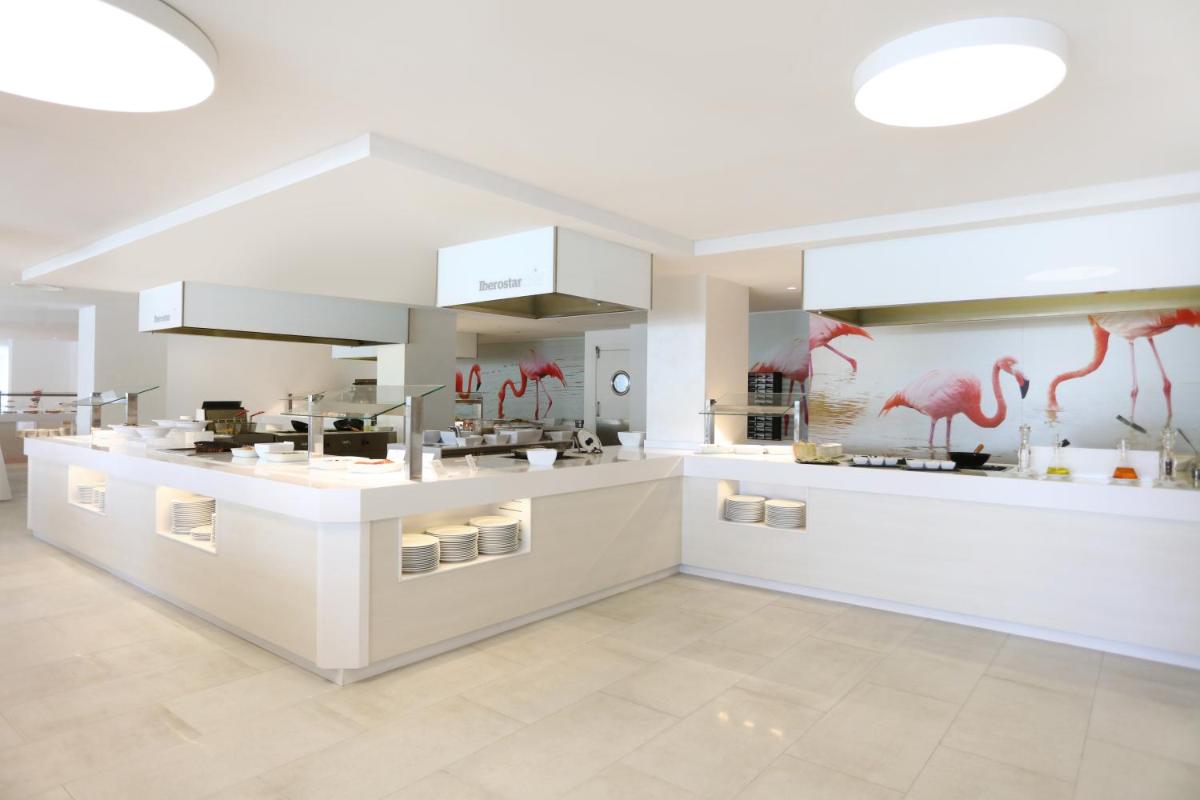 Una cocina o zona de cocina en Iberostar Selection Playa de Palma