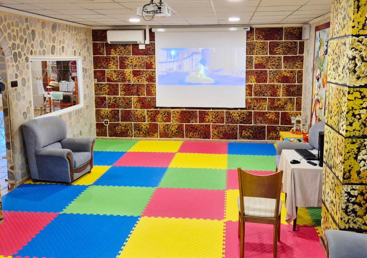 Una televisión o centro de entretenimiento en Gran Hotel Peñiscola
