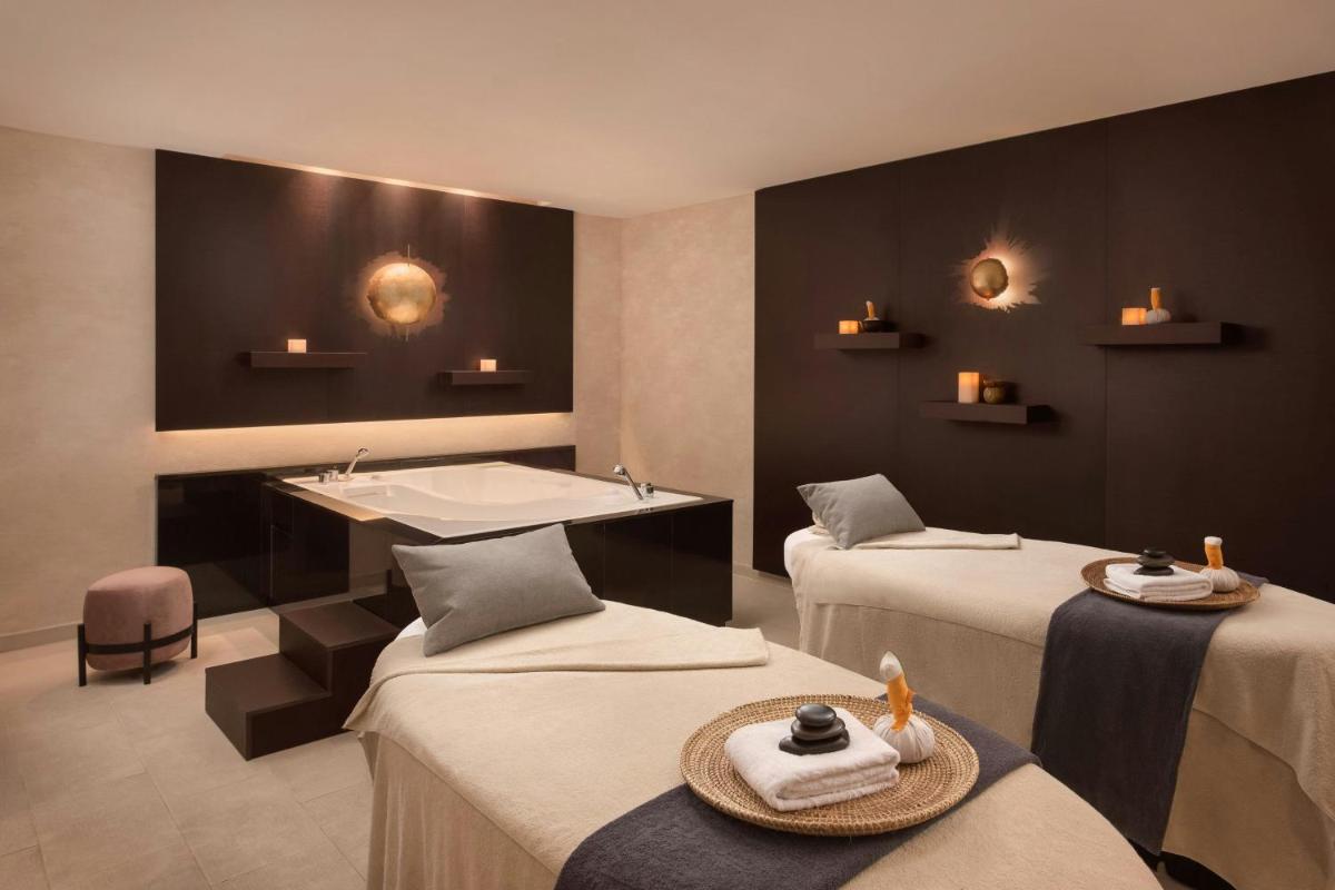Cama o camas de una habitación en The Westin Valencia
