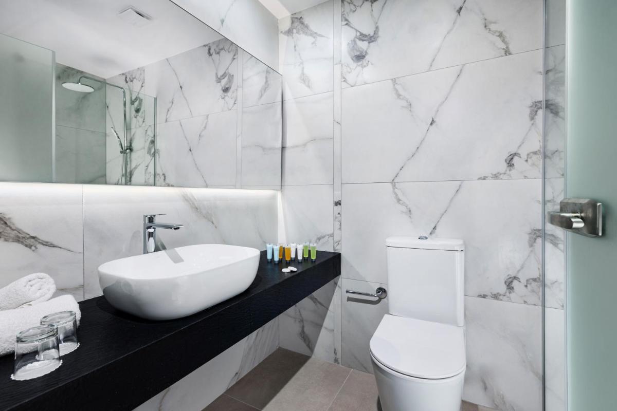 Mayfair Hotel - Housity