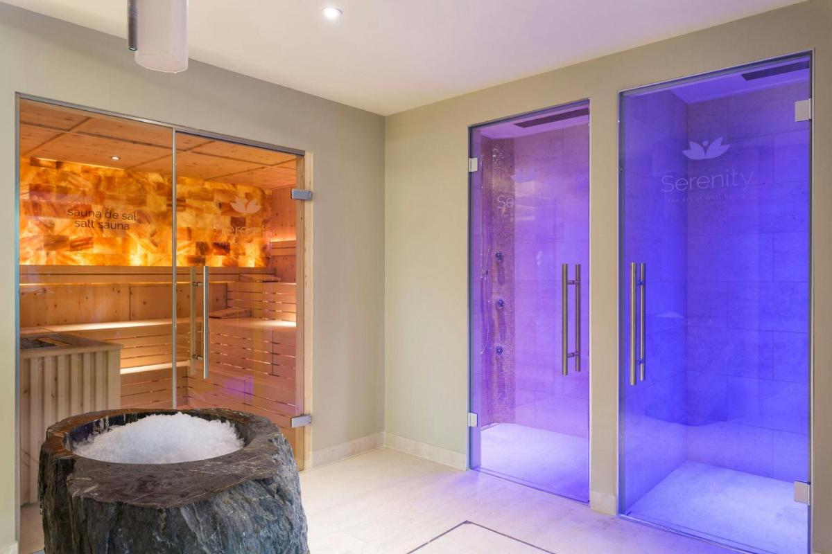 Uma casa de banho em Pine Cliffs Ocean Suites, a Luxury Collection Resort & Spa, Algarve