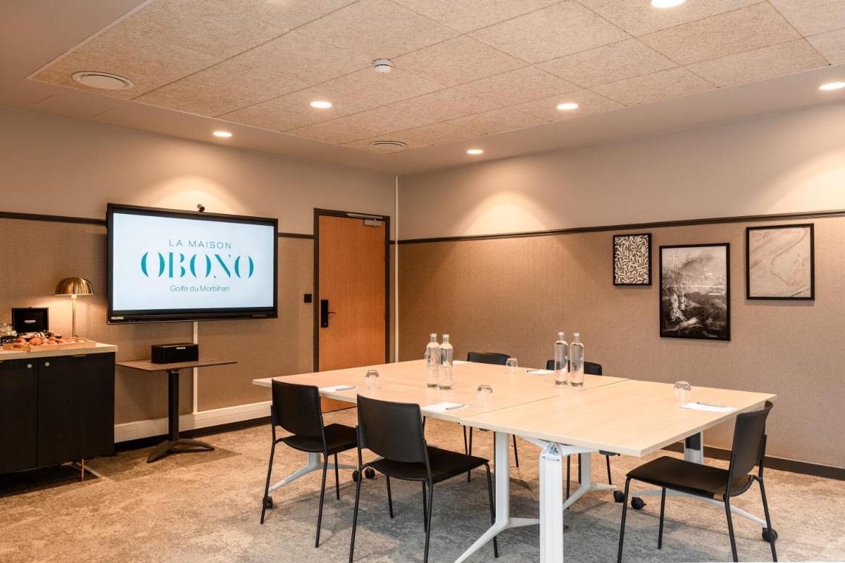 Espace de conférence ou salle de réunion dans l'établissement La Maison OBONO Hôtel & Spa