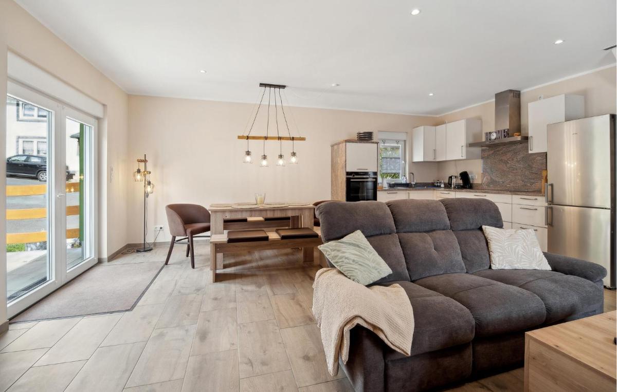 Cozy Home In Großbreitenbach With Wifi - Housity