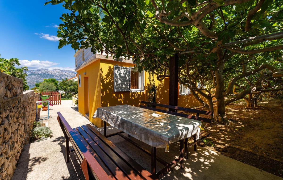 1 Bedroom Stunning Apartment In Razanac - Housity