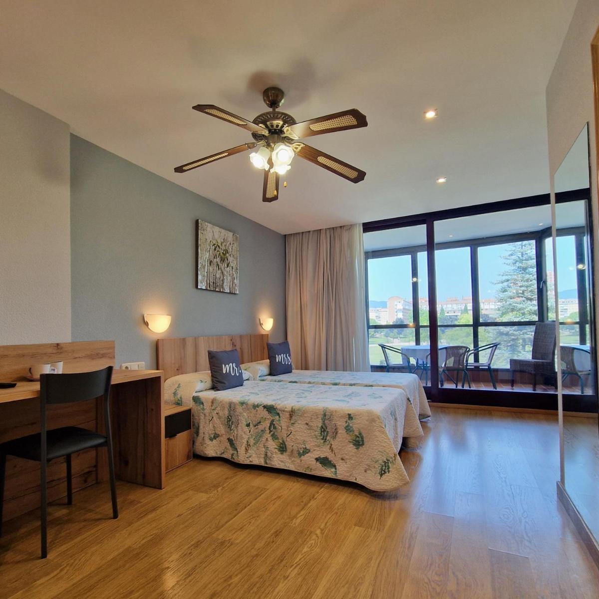 Hostal Meson Del Barro - Alojamientos Pamplona - Housity