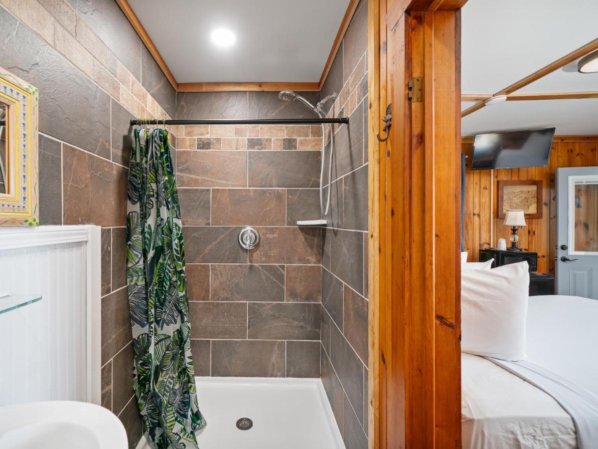 Alpine Inn - Housity