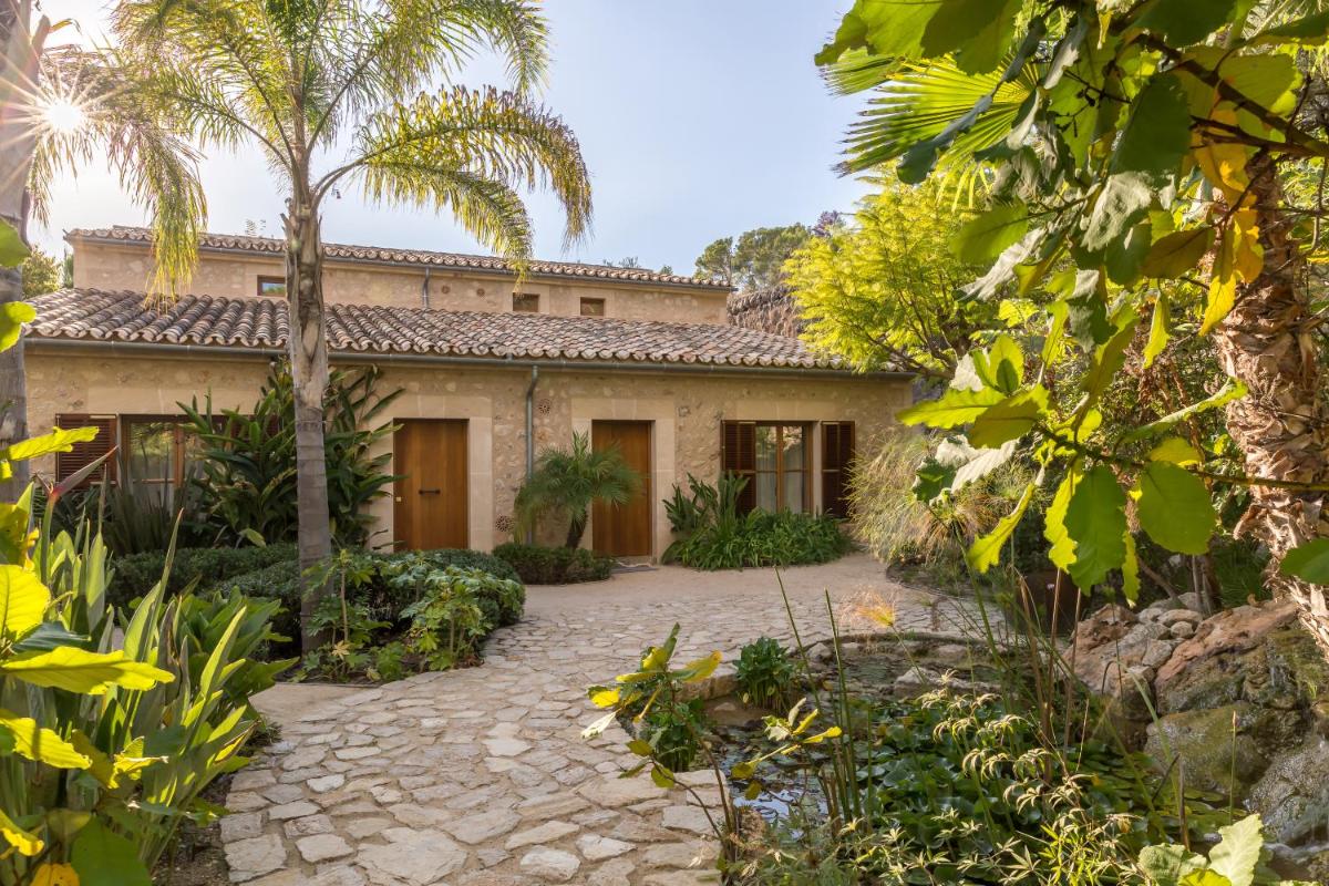 Jardín al aire libre en Castell Son Claret - The Leading Hotels of the World