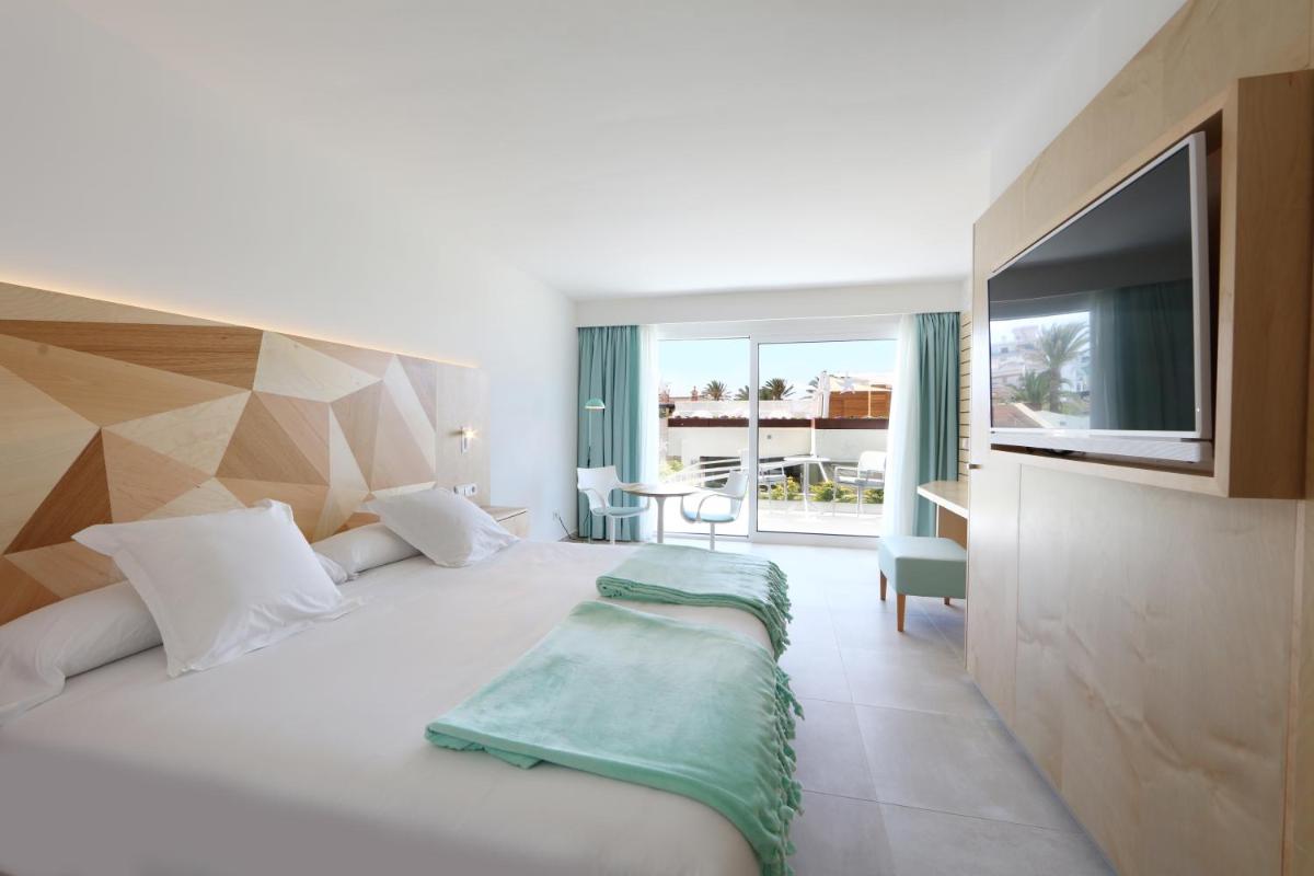 Cama o camas de una habitación en Iberostar Selection Playa de Palma