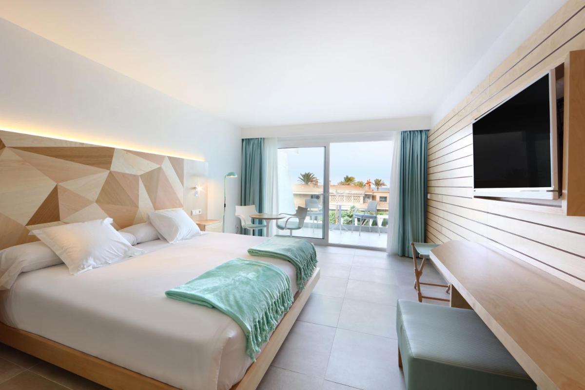 Cama o camas de una habitación en Iberostar Selection Playa de Palma