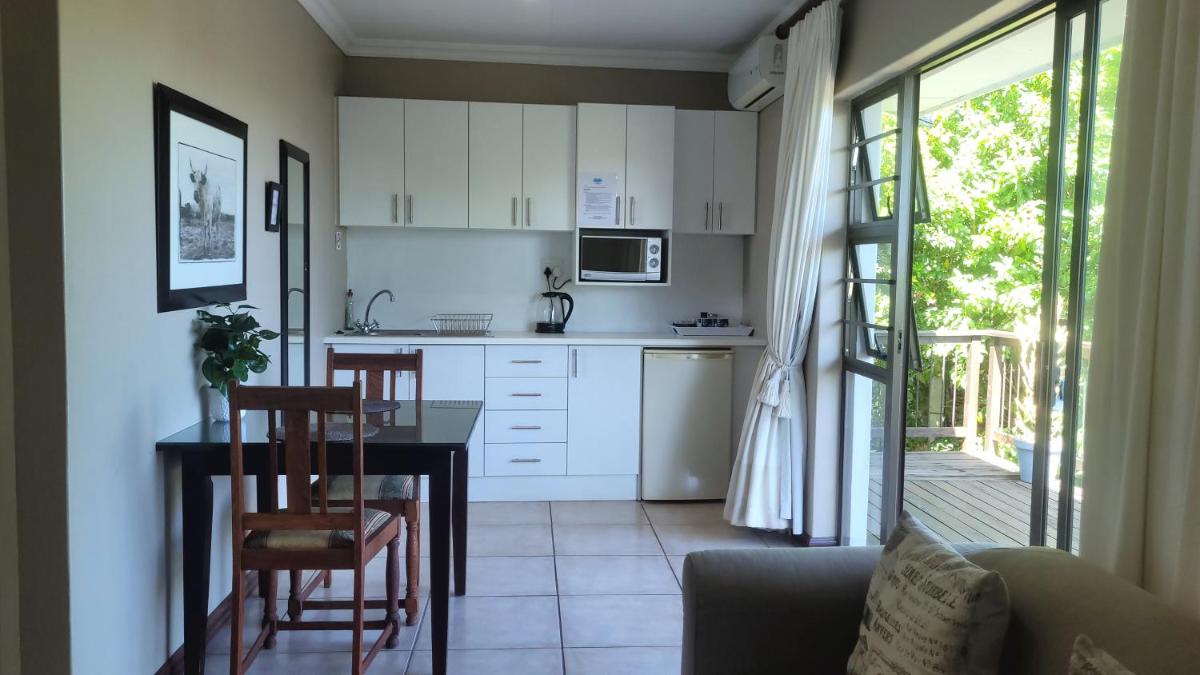 Tropical Seaside Suite 14 - Housity