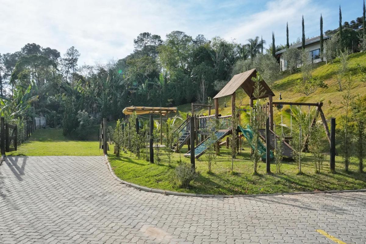 Bristol Villaggio Rosa Aruja - Housity
