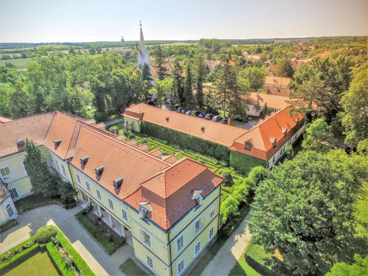 Szidónia Castle - Housity