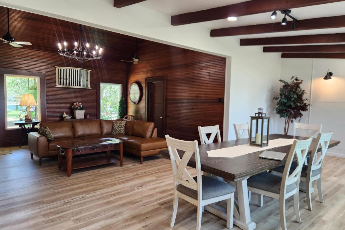 The Lakehouse on Clear Lake - Housity