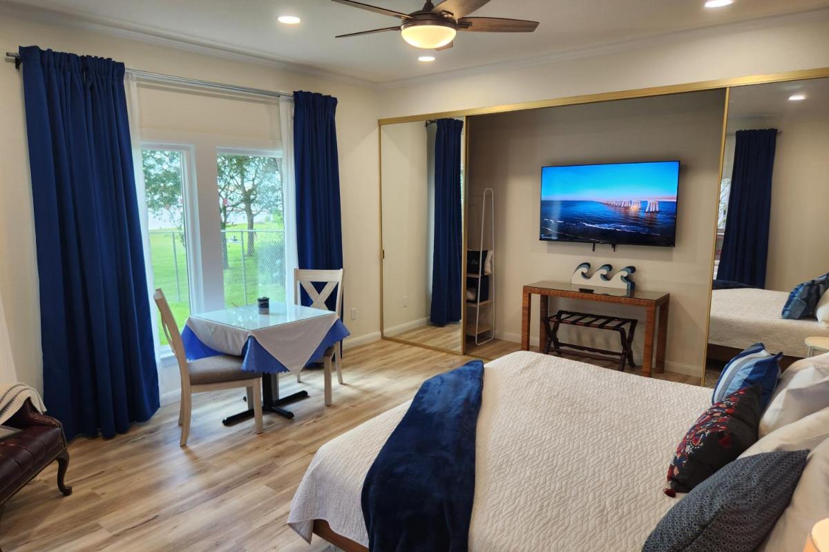 The Lakehouse on Clear Lake - Housity