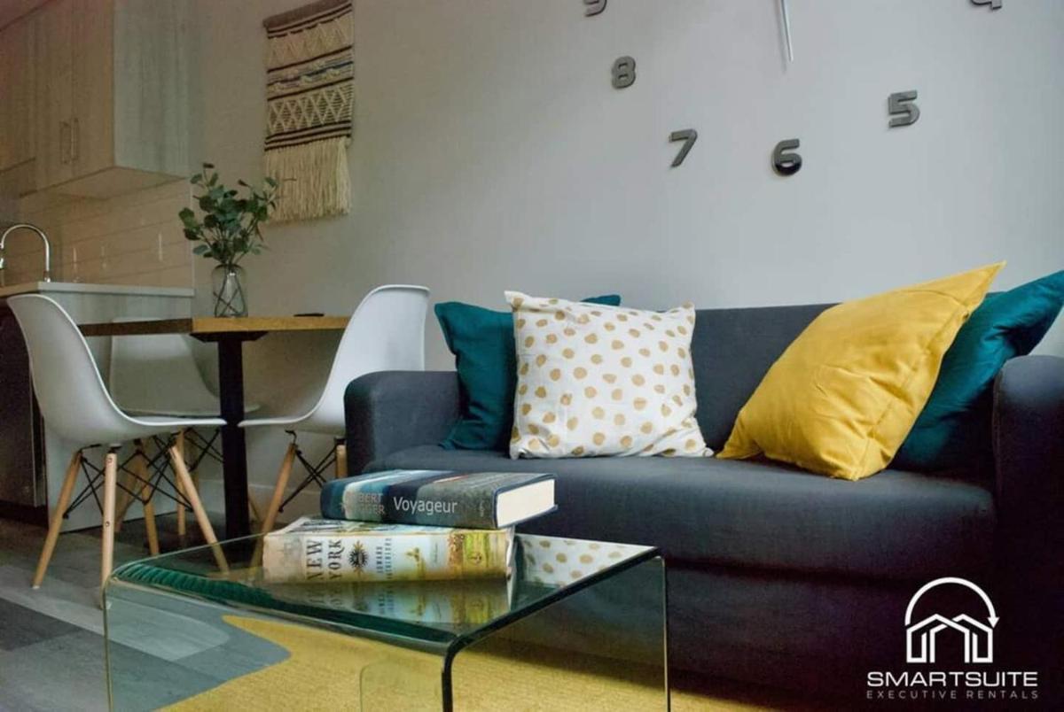 Modern 1br Home Full Kitchen Smarttv - Housity