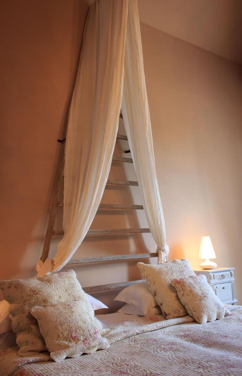Un ou plusieurs lits dans un hébergement de l'établissement Les Carmes and spa