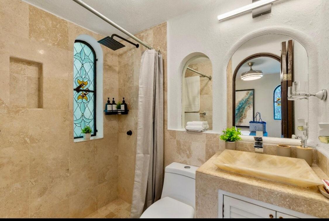 Bella Vista Condominium - Housity