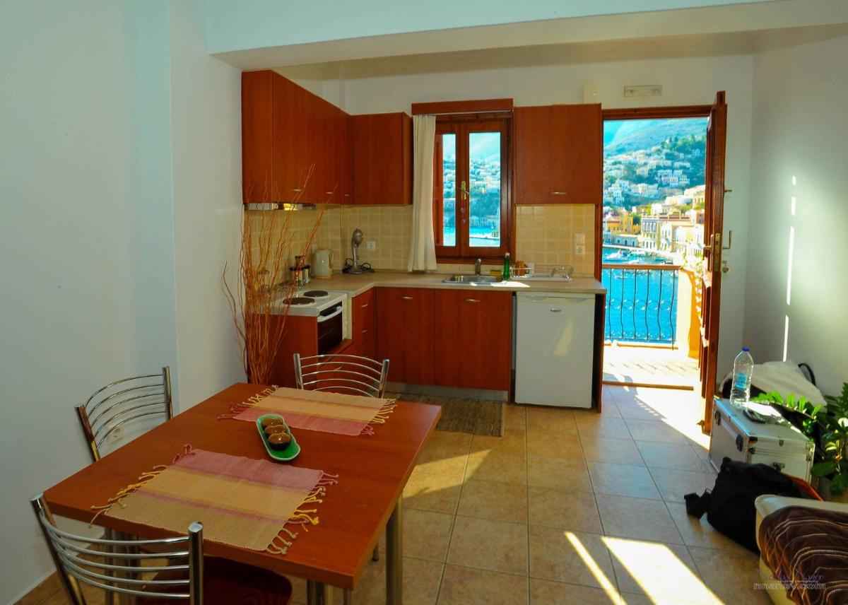 Kleanthi and Kostas Studios - Housity