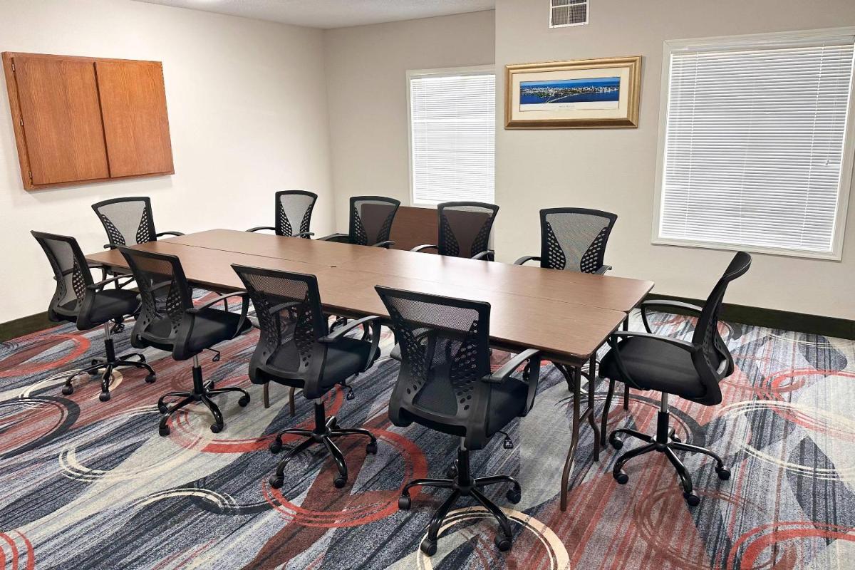 MainStay Suites Madison Airport - Housity