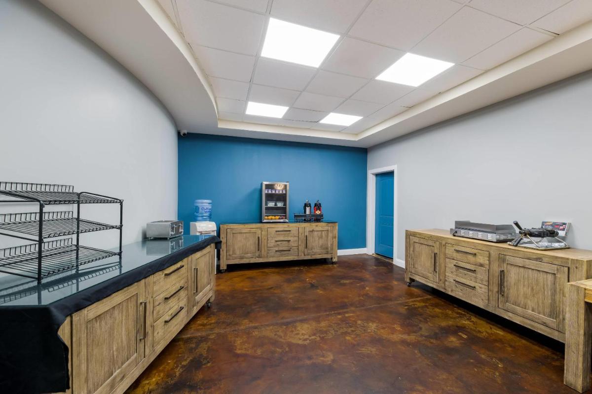 Suburban Studios - Housity