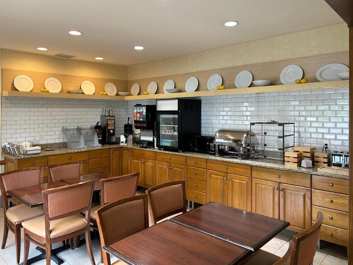 Country Inn & Suites by Radisson, Owatonna, MN - Housity